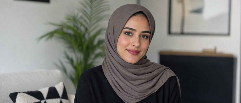 Matte vs Liquid Lipstick – Which Lasts Longer on Hijab-Wearing Women?